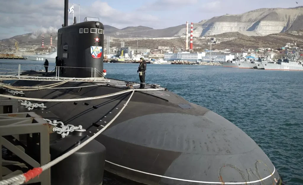 У ВМС розповіли, скільки у рф залишилося субмарин-носіїв “калібрів” у Чорному морі
