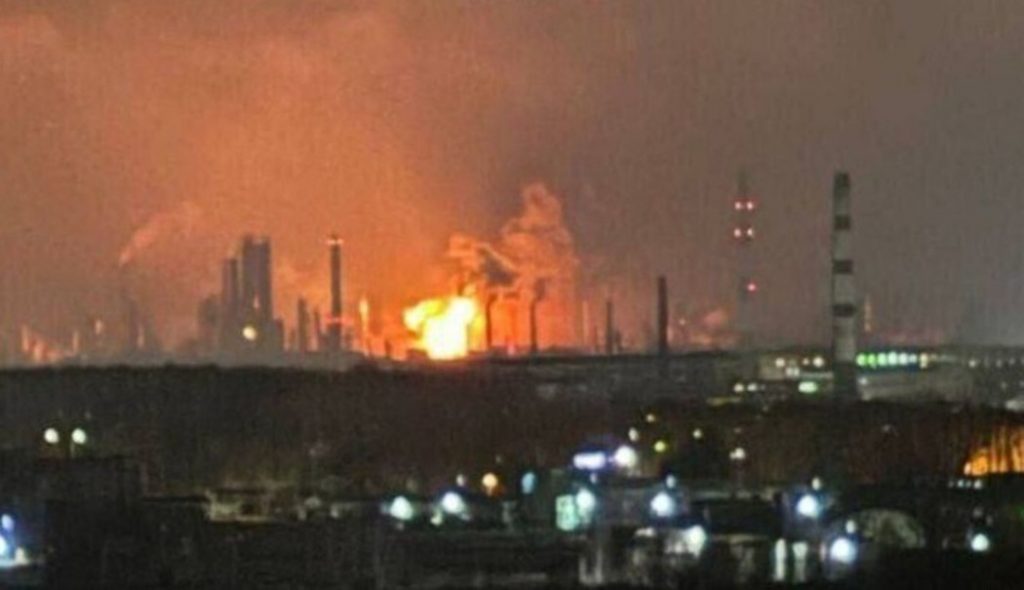 Спецпризначенці СБУ уразили один з найбільших заводів рф, що виробляє метанол