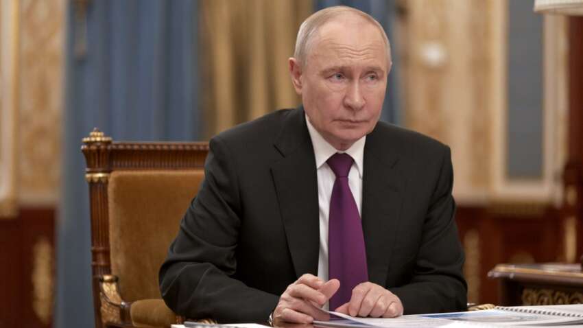 Путін наказав готувати удар у відповідь після обстрілу коледжу у Старобільську
